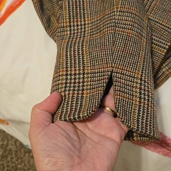 Nina Mclemore wool brown jacket and skirt,size 12. Used. Looks new.